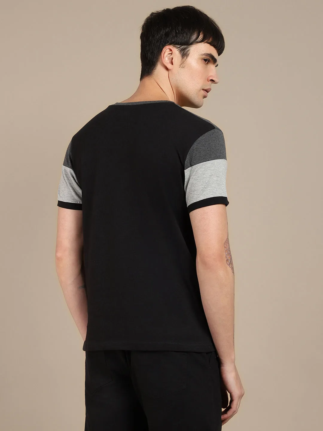 Dennis Lingo Colourblocked Henley Neck Slim Fit Pure Cotton T-shirt