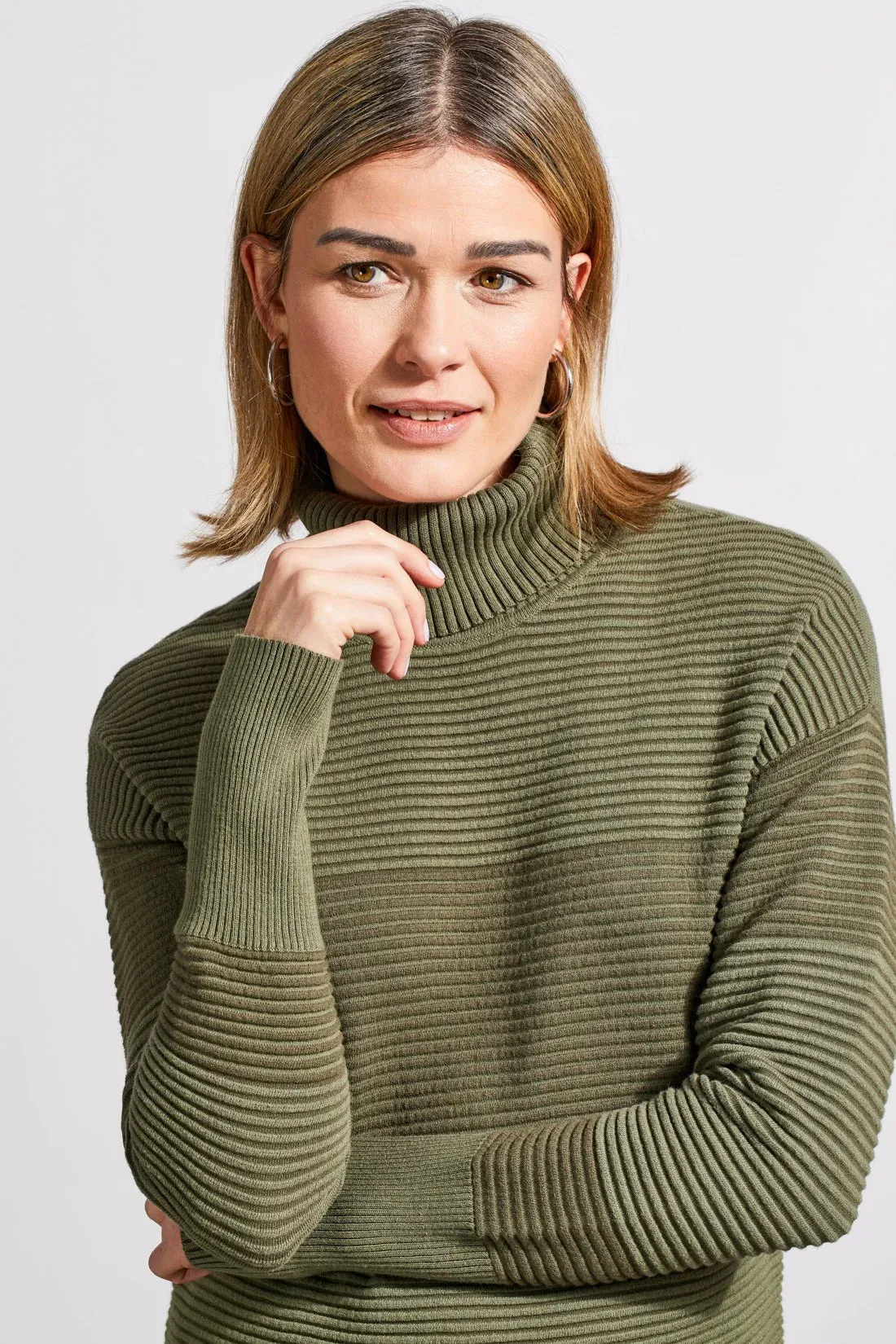 TWO TONED OTTOMAN TURTLENECK SWEATER IN CLOVER LEAF